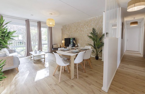 Laval Apartment | L'Alpha - Appartement 5 chambres Murat
