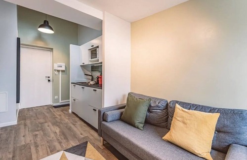 Courlancy Apartment | L'arc en ciel, facing the Cathedral 3D