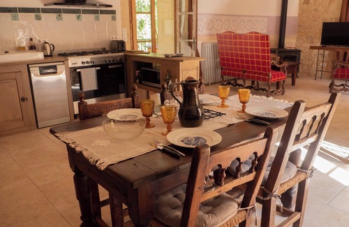 Le Bugue Apartment | "L'Atelier De Francine" + "La Chapelle Aux Roses"