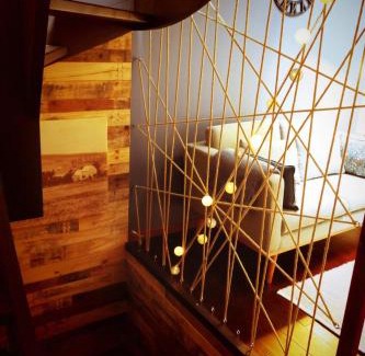 Lorcy House | L'Atelier - Gîte urbain chaleureux