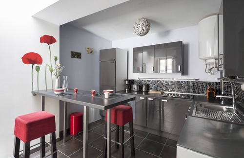 Decre-Cathedrale Apartment | L'Atelier nantais - One Bedroom Apartment, Sleeps 4