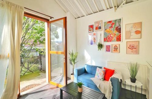 Louis Bertrand-Mirabeau-Semard Apartment | L’atelier parisien - Métro 7 - RER C