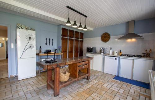 Tocane-Saint-Apre House | L' ebenisterie