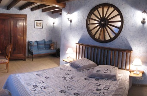 Tauriac-de-Naucelle Bed & Breakfast | L'ecrin du Segala - La roulotte