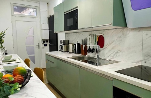 Taverny Apartment | L'emeraude