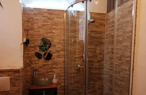 Limoges Apartment | L'escale-Suite-Shared Bathroom