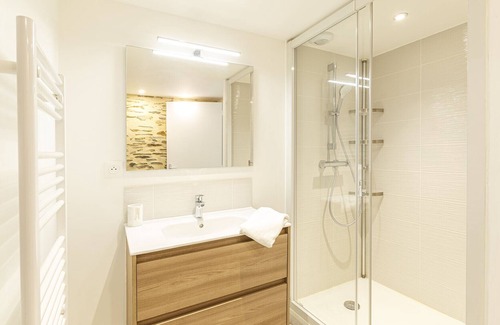 Saint-Serge Apartment | L'Hévéa - Appartement proche centre-ville