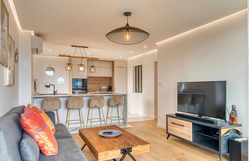 Saint-Genis-Laval Apartment | L'Horizon - Climatisé - T2 proche Hôpital Lyon Sud et métro