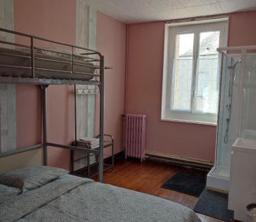 Saint-Senoch Bed & Breakfast | L'HotenTyka