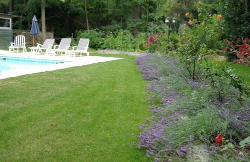 Leran House | L’Impasse du Temple - Superb Holiday 1 BR, beautiful gardens, salt water pool