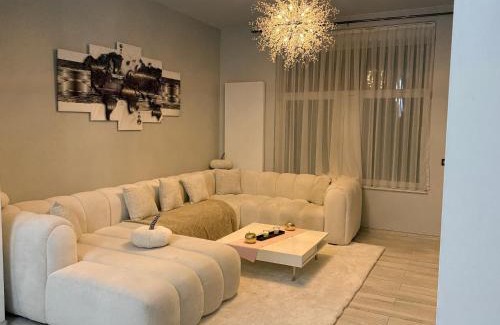 Laken House | l'imperial WIFI & Confort