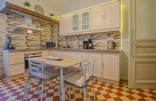 Breviandes House | L'instant Champenois & its Annex