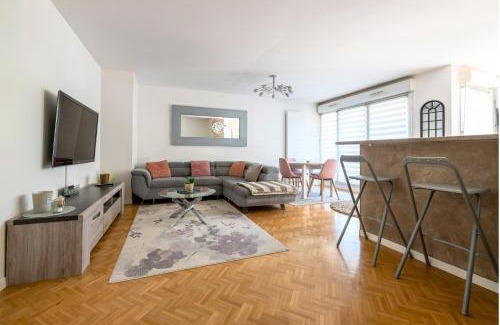 Guyancourt Apartment | L'Instant Versailles - Proche Golf & Centre
