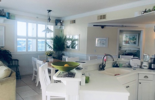 Miramar Beach Condo | L@K, Right on the water, 3Bdrm/3Ba, 5thFl, FALL BREAK available, very clean