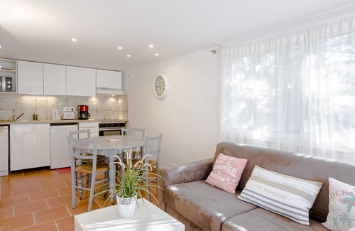 Boulouris-sur-Mer Apartment | L'Olivier Very pleasant T2 terrace & pool - near the sea - Boulouris