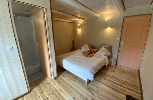Saint-Georges-de-Levejac Bed & Breakfast | L'Oustaliere, EDITH room, spa and sauna access
