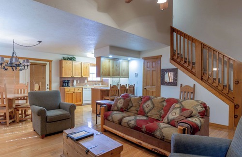 Reeds Spring Cabin | L068A, 1-Br Lakefront Cabin, Spectacular View