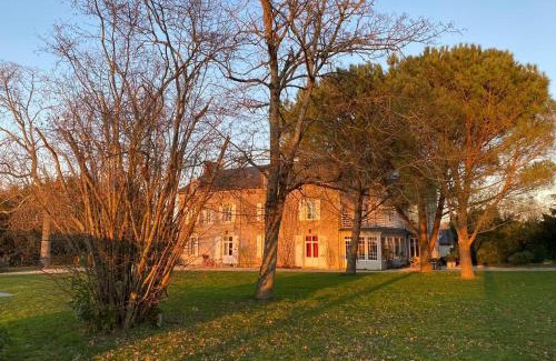 Villers-les-Ormes House | L3 Chambre double au Domaine de Treuillaud avec piscine