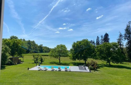 Villers-les-Ormes House | L3 Chambre double au Domaine de Treuillaud avec piscine