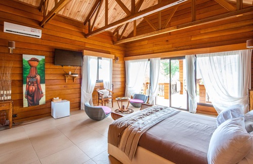 Point Denis Hotel | La Baie des Tortues Luth