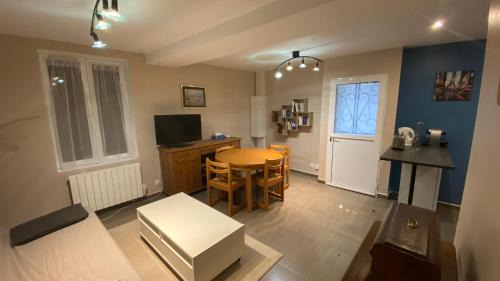 Nancay House | La Belle Etoile