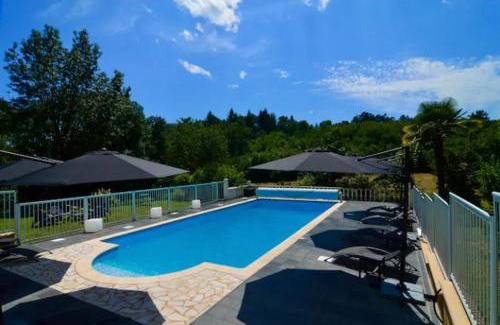 Montclera House | La biche au bois piscine chauffee jacuzzi