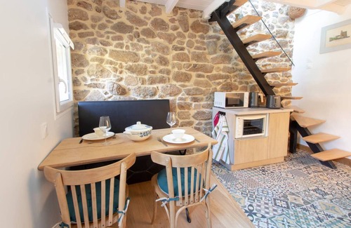 Fermanville House | La Bicyclette Bleue : Au Calme, Dans un Village Typique au Départ de Randonnée