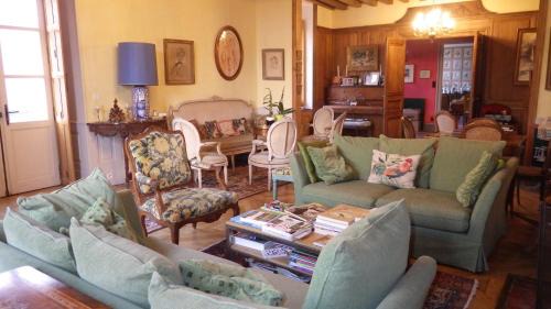 Moutiers-Saint-Jean Bed & Breakfast | La Buffonnerie