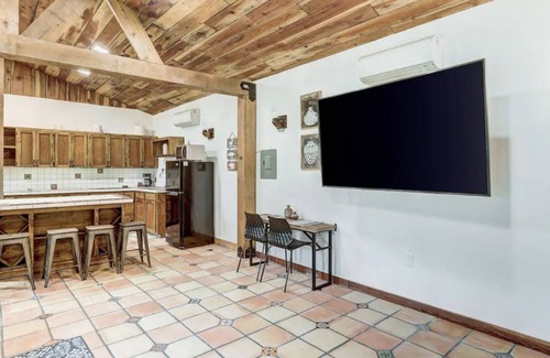 Hutto Cabin | La Cabaña - Kid friendly home by Kalahari Resort.
