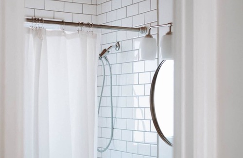 Winnipeg House | La Cabane Guesthouse- Cozy urban cabin feel in the French Quarter