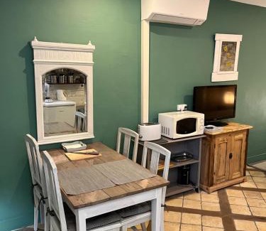 Monflanquin Bed & Breakfast | La Cambra dé Monflanquin