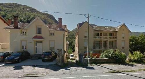 Savignac-les-Ormeaux Apartment | La Capelette