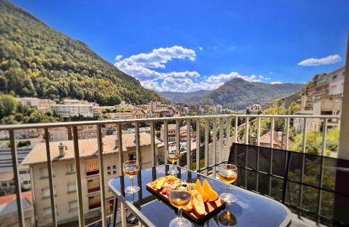 Saint-Claude Apartment | La Capucine - Lumineux avec balcon et parking
