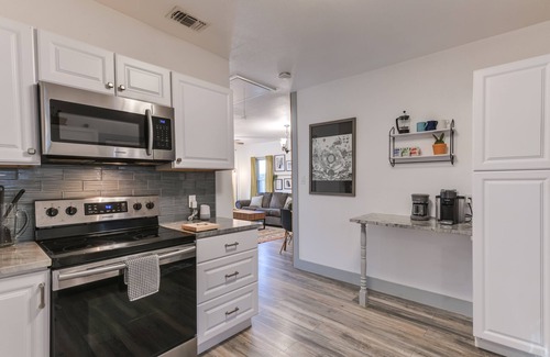Eastside Promise Neighborhood House | La Casa Azúl ~ 5 minutes from The Pearl!