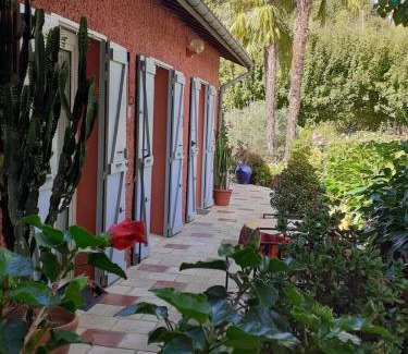 Lamagdelaine Bed & Breakfast | La casa color