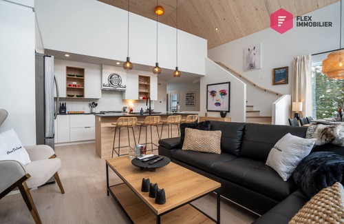 Shannon Ski Chalet | La Casa de Campo | Luxury, Comfort & Private hot tub near Quebec