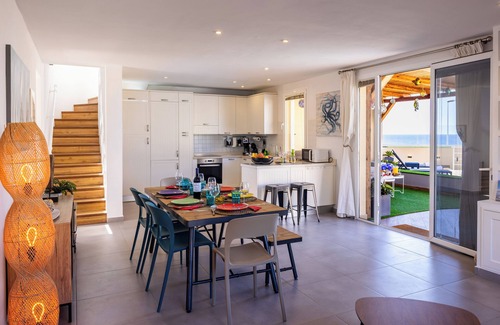 Arenas del Mar House | La Casa de Playa - swimming pool and jacuzzi 50m from the sea