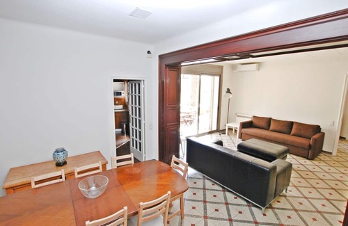 Badalona Ski Chalet | La casa del Pi · House in the city, next to Barcelona and beach