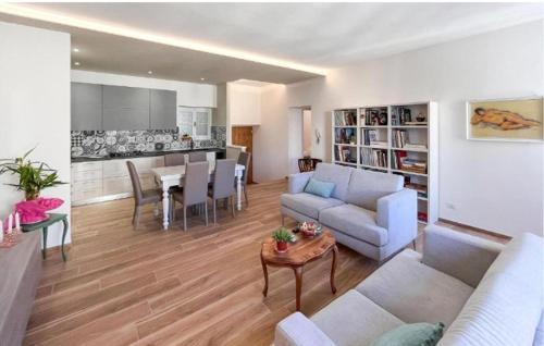 Porciano Apartment | La casa del pittore Squillantini suite