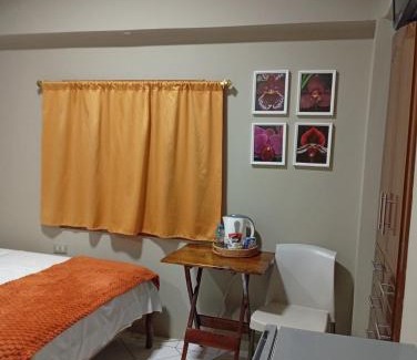 Olon Bed & Breakfast | La Casa Naranja Bed and Breakfast