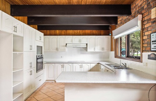 Primbee House | LA CASA SUL LAGO. Stunning lakefront home with direct access to lake Illawarra.