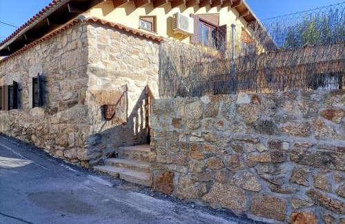 Santa Maria de la Alameda Ski Chalet | La Casita Violeta
