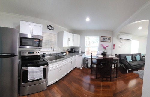 Midtown Apartment | La Casita 5 minutes to DowntownRiver SA