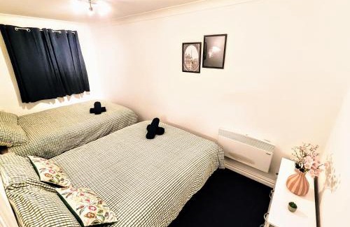 East End Apartment | La Casita, Quarry - 2 bedroom Entire Apartment with Free Parking