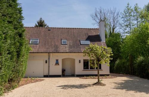 Sint-Martens-Latem House | La chambre du temps passé