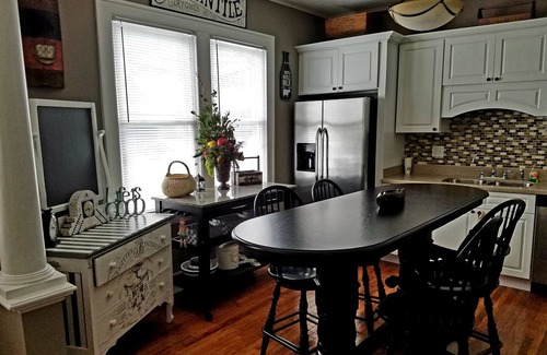 Ashland House | La'Chic Boutique Bungalow 3 Beds/1.5Baths