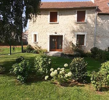 Neuville-Bosc House | LA CHOUETTE