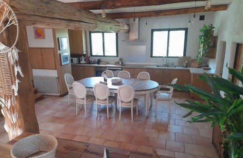 Fa House | La Colline aux Oiseaux, large nature gîte with swimming pool
