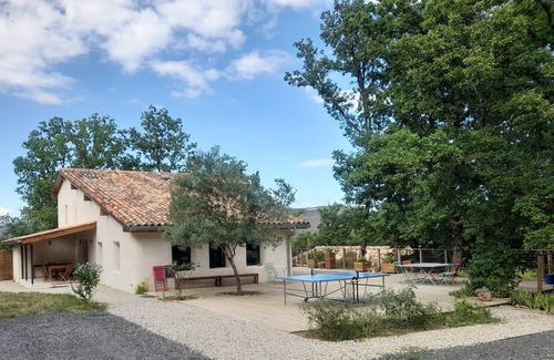 Fa House | La Colline aux Oiseaux, large nature gîte with swimming pool