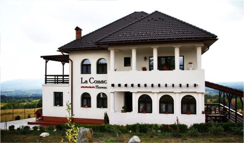 Horezu House | La Conac